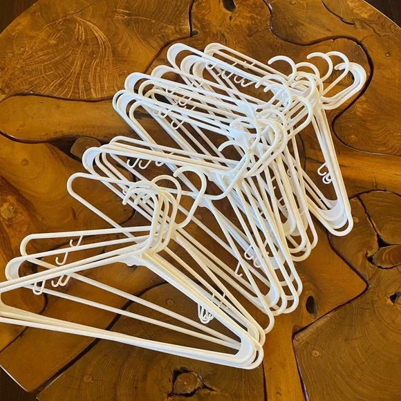 Hangers Bundle of 25 White Plastic Hangers - Picture 1 of 2